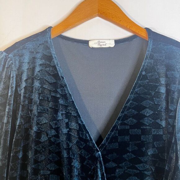 Beacon Apparel Green Velvet Faux Wrap w/ Ring Vneck Blouse Size 2X - Picture 4 of 12
